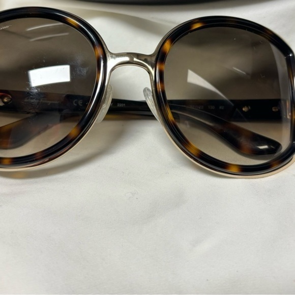 Salvadore Ferragamo tortoise These stylish sunglasses Oversized - Picture 7 of 8